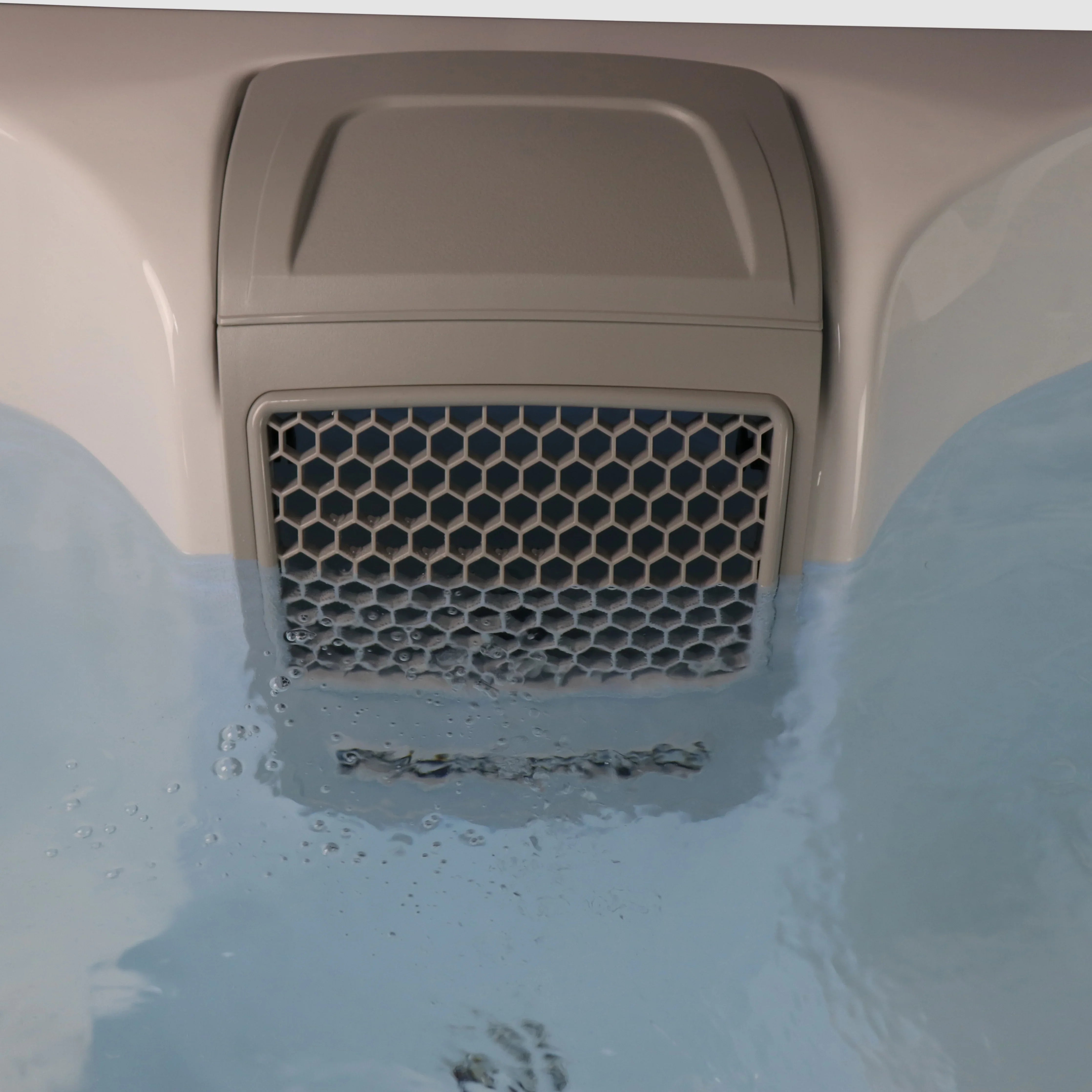 Canadian Spa Manitoba 4-Person 15-Jet Portable Hot Tub Canadian Spa Hot Tub MiraModo Home